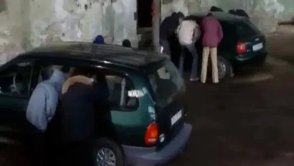 Bruneta Cubanez tras-o în filme porno cu femei scunde interiorul amanet ca ea vinde TV