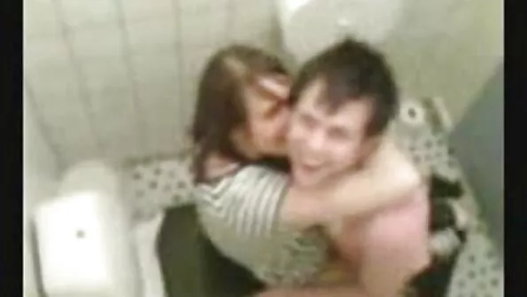 Robie hentai cu filme porno cu tate mici bigboobs devine împins cu vibratorul în păsărică umed