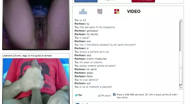 Tata filme porno cu fetite mici așteaptă gol în canapea cu prietenul său carte vagabond