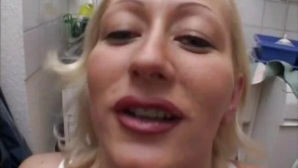 Ladyboy devine penis cu sufletul la gură lesbiene mici