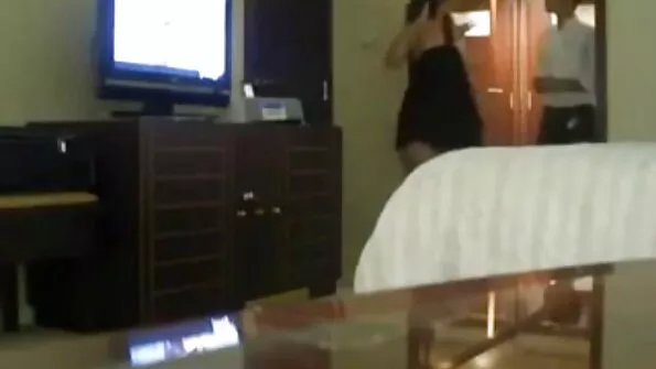 Fata arată jos porno pule mici și omul breton