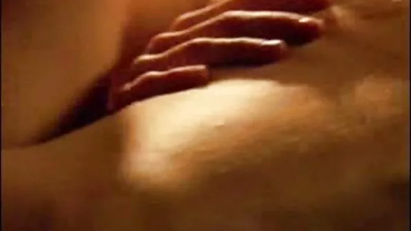 Fermecător porno cu femei slabe tipa Megan salvie ia pe un penis imens