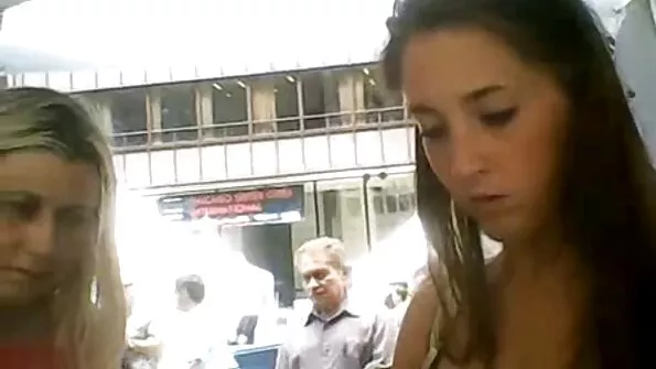 Baieti Gay suge pula în timpul pizdamica Twister la petrecere