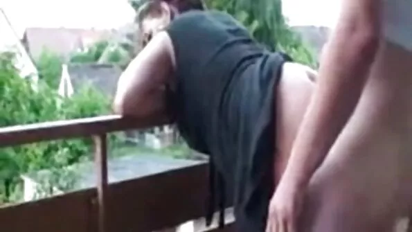 Milfs a venit la tate mici mare ca gangbang
