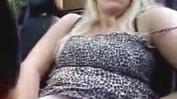 Bine pierdut teen pizdemici Uma Jolie fututa pe bancheta din spate