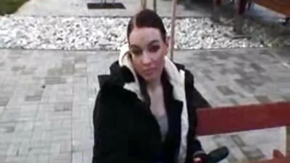 Cuplu excitat pule mici porno te distrezi în apă pe plajă