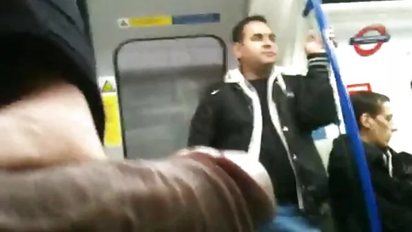 Katie Kox este aliniat cu mulți prieteni negri tate mici