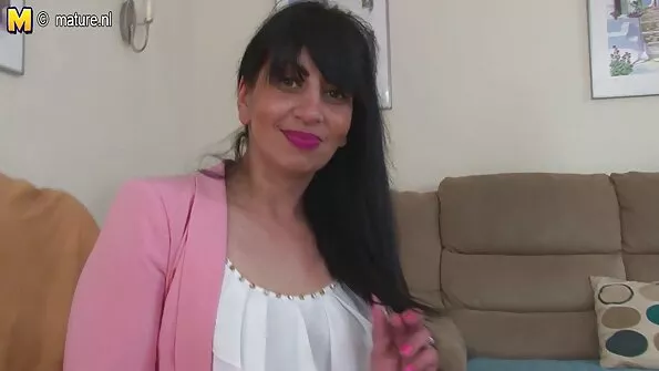 Mare titted prostituată Sandee Westgate în futai cu pule mici gât și devine bătut în cuie