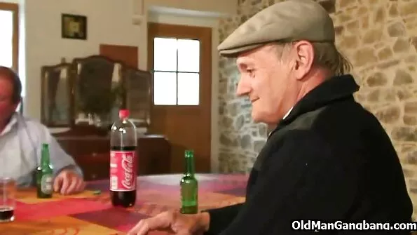 Shemale adolescent un prieten pentru a obține o să se bucure de acest porno cu pizde mici corp
